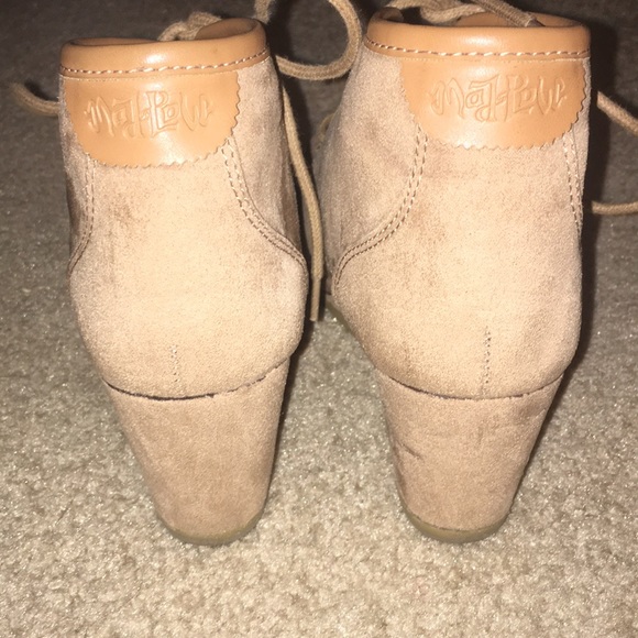 Tan suede wedge booties - Picture 3 of 5